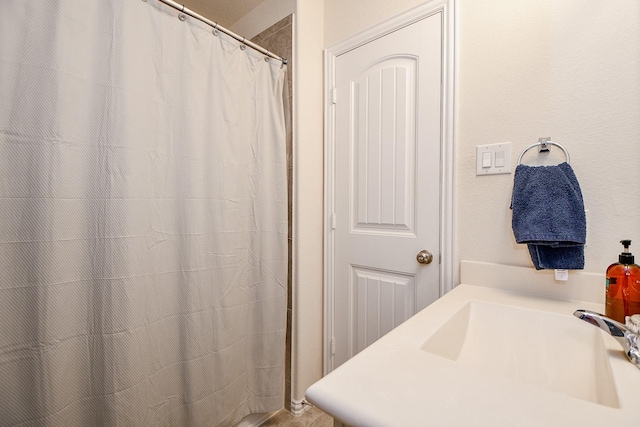 bathroom featuring sink