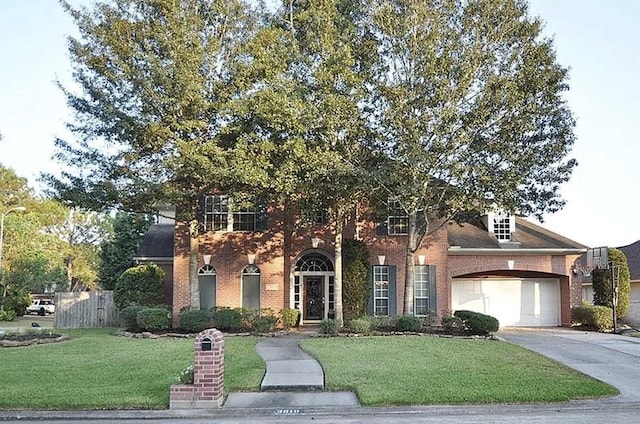 view of front of home with a front lawn