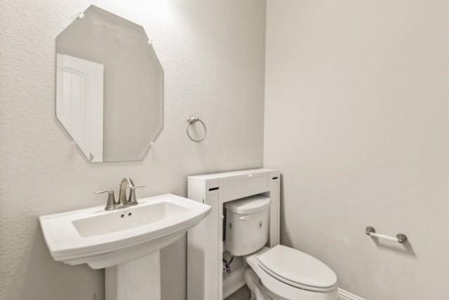 bathroom featuring toilet and sink