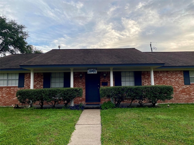 ranch-style home with a front yard