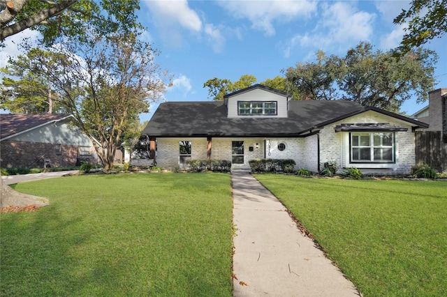 view of front of house featuring a front yard