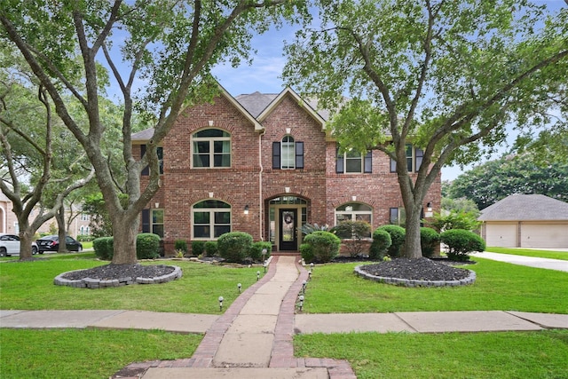 view of front facade featuring a front yard