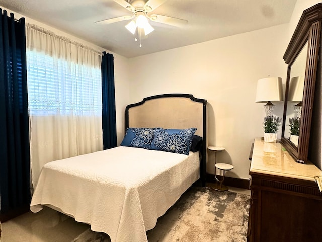 bedroom with ceiling fan