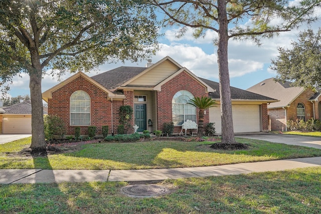 view of front of property featuring a front lawn and a garage