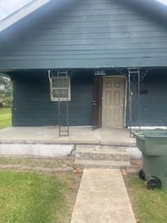 view of front of home with covered porch