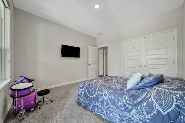 bedroom featuring carpet and a closet