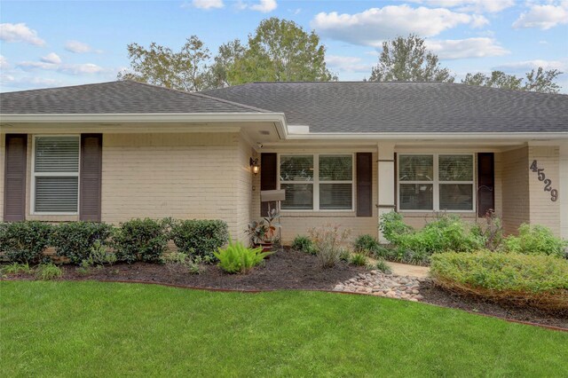 view of front of house with a front yard