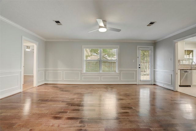 unfurnished room featuring ceiling fan, crown molding, and hardwood / wood-style flooring