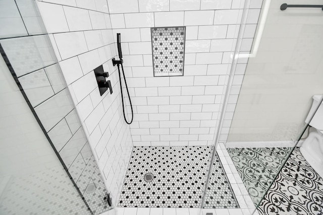 bathroom with a tile shower