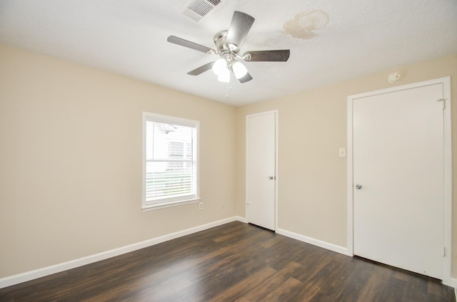 empty room featuring dark hardwood / wood-style floors and ceiling fan