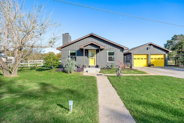 view of front facade featuring a front yard and a garage