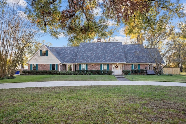 view of front of house with a front lawn