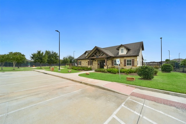 view of front of home featuring a front lawn