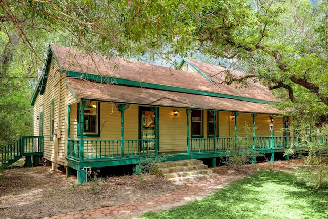 view of front of home featuring a porch