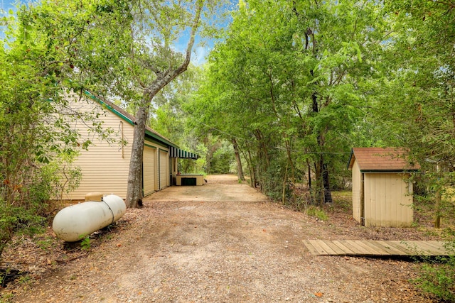 view of yard with a storage shed