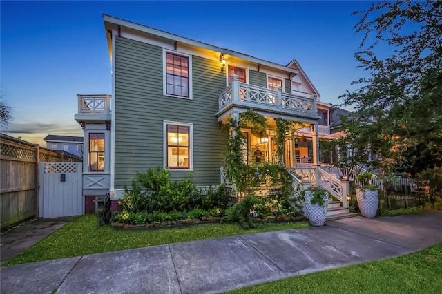 view of front of house with a balcony