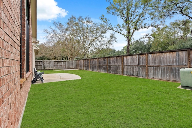 view of yard with a patio