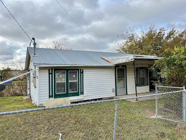 bungalow-style house featuring a front yard