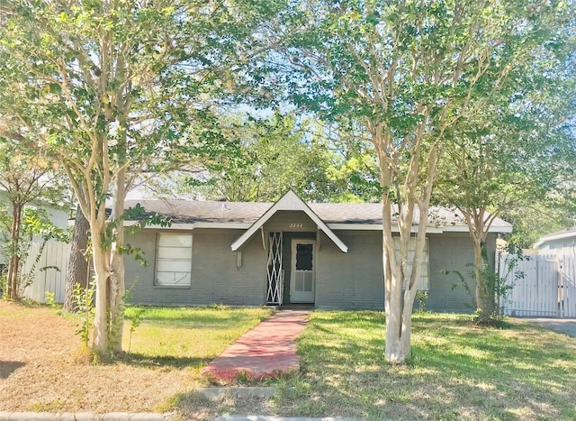 ranch-style house with a front lawn