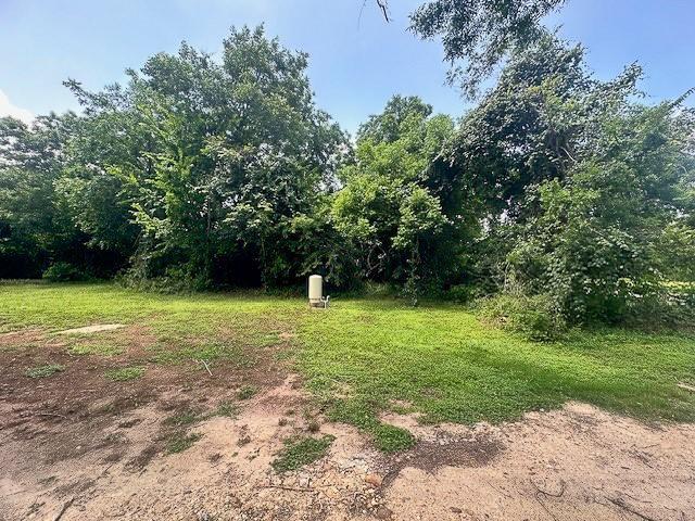 Listing photo 2 for 480 Fern Ln, Wharton TX 77488