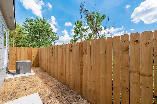 8211 Gladstone St, Houston, TX 77051 - view of fenced yard