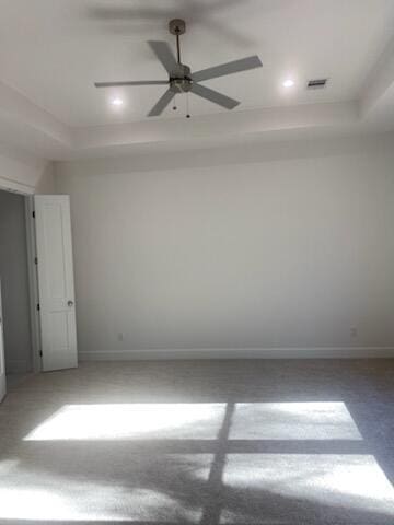 unfurnished room with a tray ceiling and ceiling fan