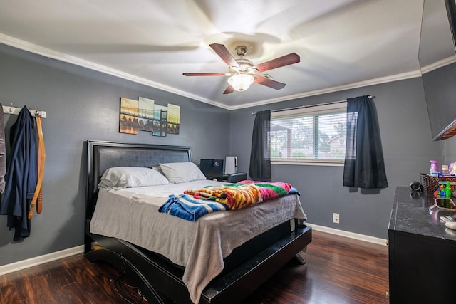 bedroom featuring ceiling fan, dark hardwood / wood-style floors, and crown molding