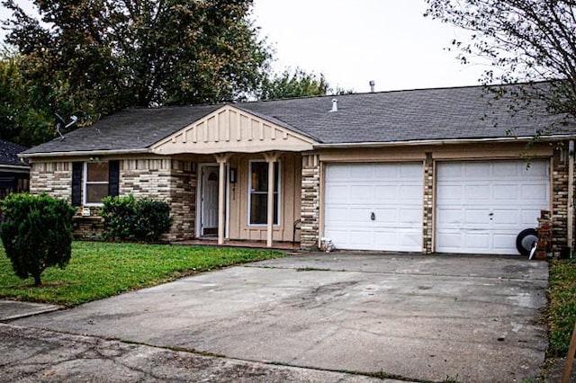 ranch-style house featuring a front lawn and a garage