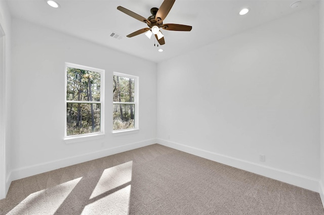 unfurnished room featuring carpet floors and ceiling fan