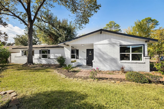 view of front of home with a front yard