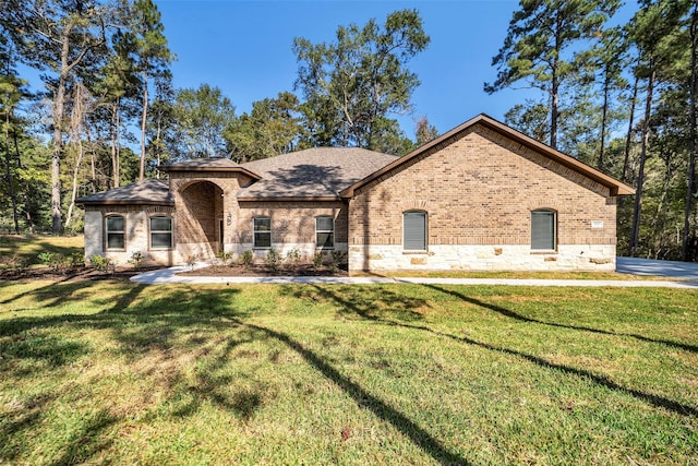 view of front of home with a front yard