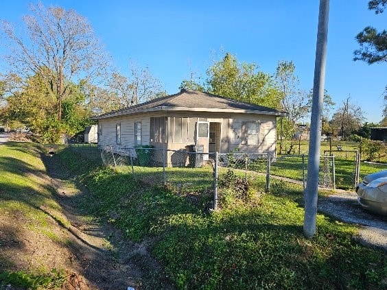 view of front facade