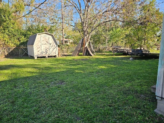 view of yard with a storage unit