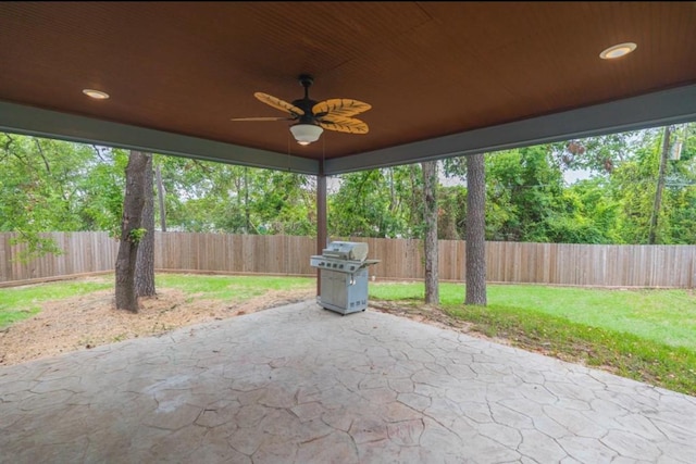 view of patio / terrace with grilling area and ceiling fan