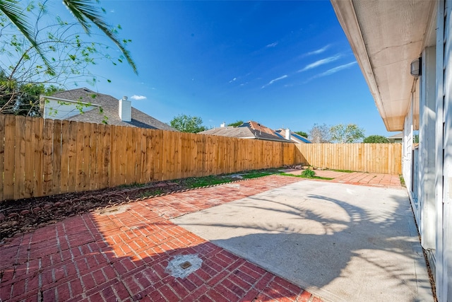 view of yard featuring a patio area