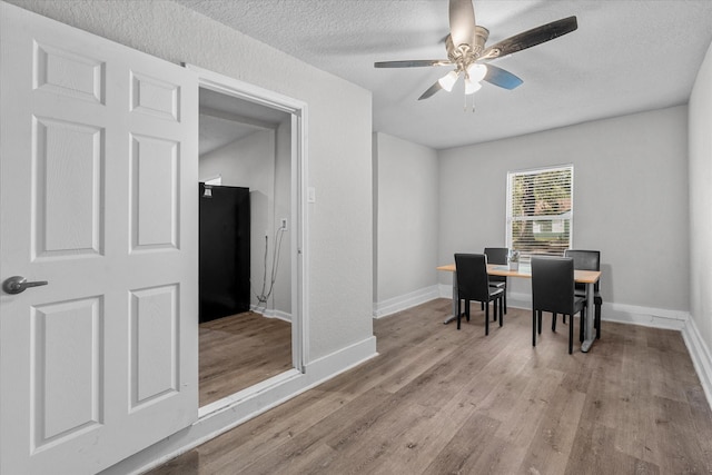 dining area with ceiling fan, a textured ceiling, and light hardwood / wood-style flooring