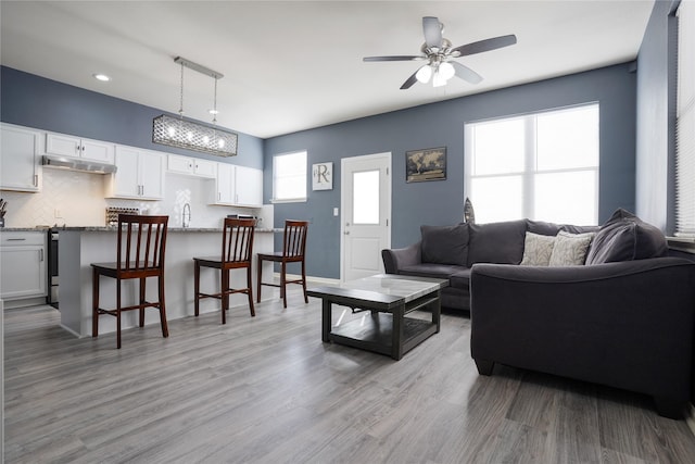 living room featuring light hardwood / wood-style floors, plenty of natural light, and ceiling fan