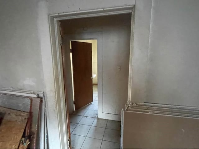 misc room featuring light tile patterned flooring