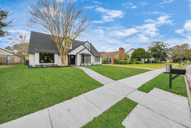 view of front facade featuring a front yard