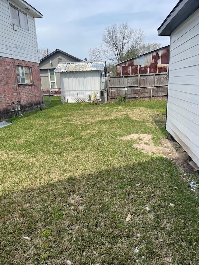 view of yard featuring cooling unit