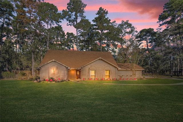 view of front of house featuring a yard