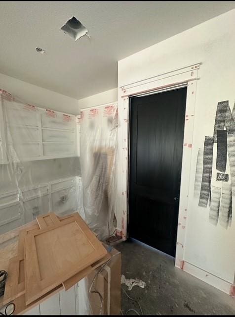 bathroom featuring concrete flooring