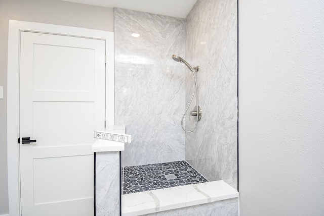 bathroom featuring tiled shower