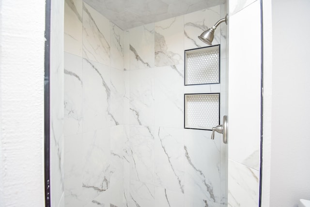 7618 Highmeadow Dr, Houston, TX 77063 - full bathroom featuring tiled shower
