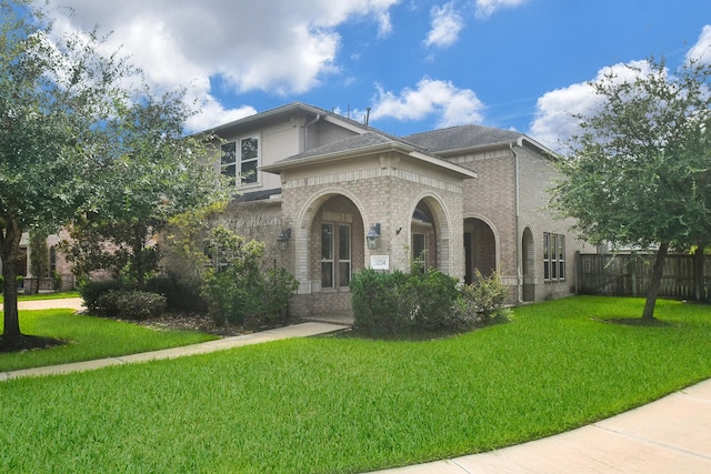 view of front of house with a front lawn