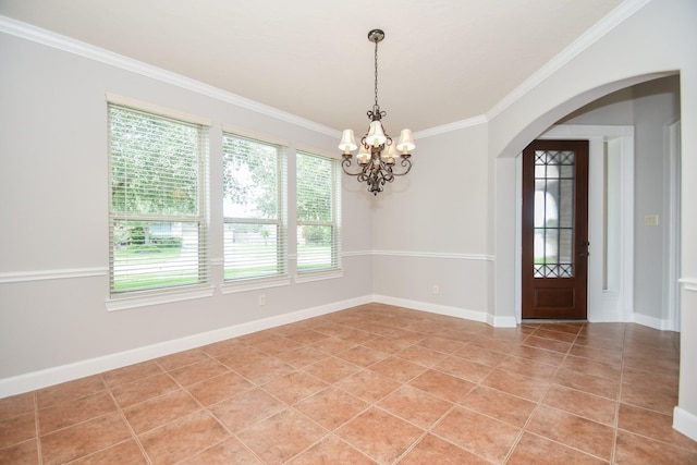 tiled empty room featuring a notable chandelier and crown molding