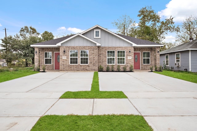 view of front of house with a front lawn