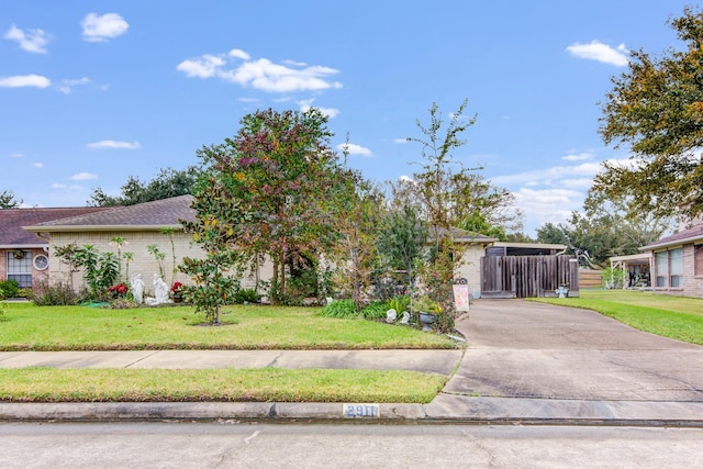 view of front of home with a front lawn