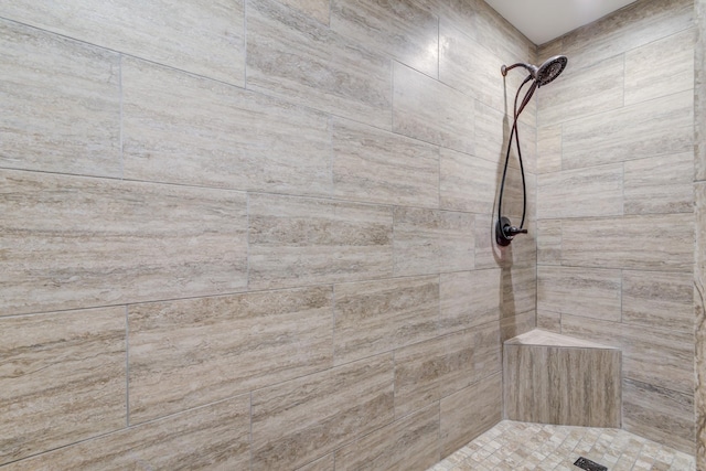 bathroom featuring tiled shower