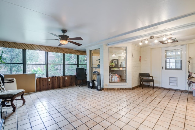 sunroom / solarium with ceiling fan